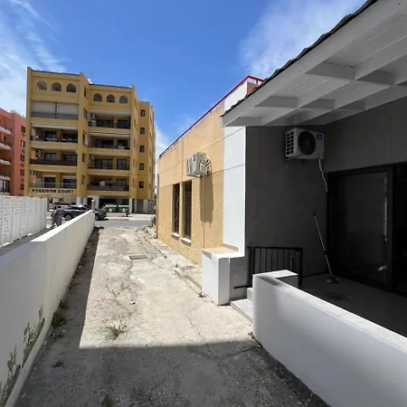 Makenzy Hidden Gem Apartament *